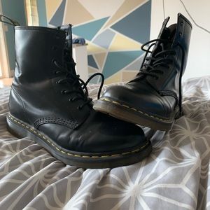 Doc Martens size wmn 11.5, men 10